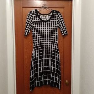 EUC Julian Taylor New York Black and White Sweater Dress Midi Size Medium